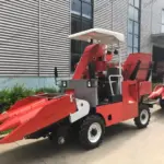 キャブ付きの2列トウモロコシ収穫機