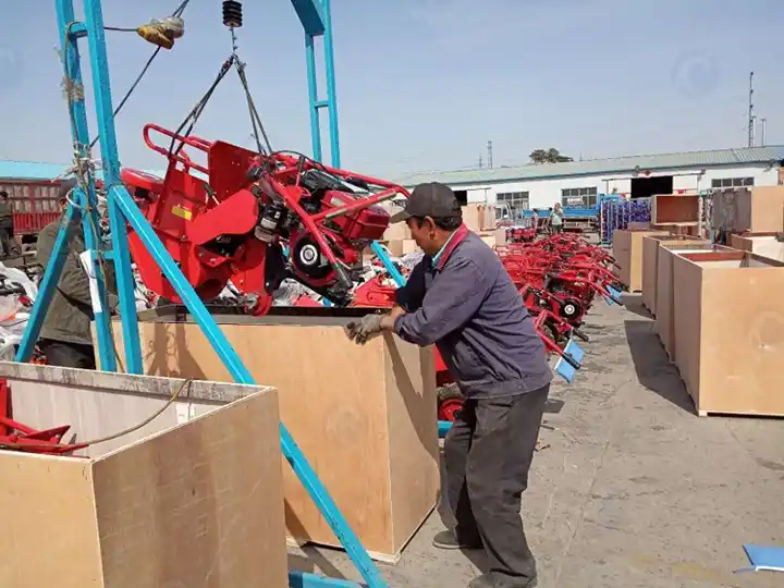 One Row Corn Picker | Maize Harvester 9 Workers Are Packing