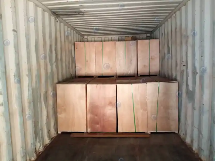 12 Enkelry Mielie-Oogsmachine gestuur na Pakistan 1. Enkel-Ry Mielie Oesmasjiene Gereed Vir Versending