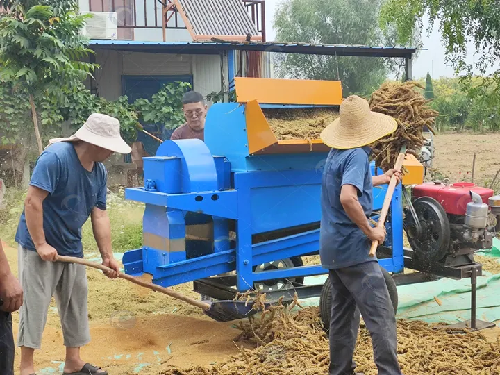 5 Tons/H Multifunctional Corn Thresher 7 Farmers Are Using The Multifunctional Corn Thresher Machine