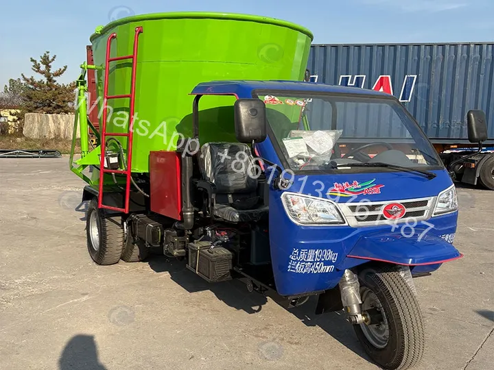 Diesel-Powered Vertical Tmr Mixer Feeder Wagon