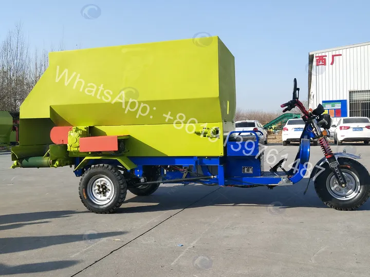 Electric TMR Silage Mixer Feeder Wagon