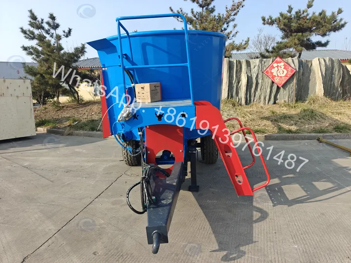 Vertical Tmr Feed Mixer And Chaff Cutter Shipped To A Kenyan Dairy Farm In March 2026 4 Vertical Silage Tmr Mixer